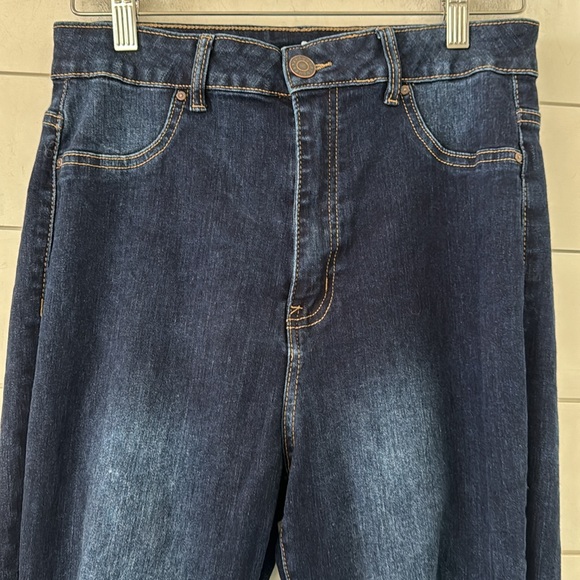 refuge Size Junior 9 W29" AUSTIN High Rise Flare Distressed - Picture 5 of 12